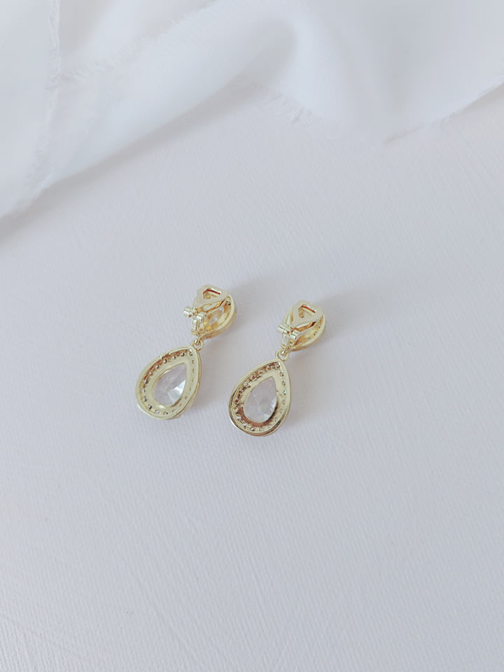 Rustic Chic Leaf Crystal Gold Earrings | Bridal Dangle Earrings – AMYO  Bridal