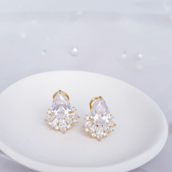 Gold-Teardrop-Stud-Bridal-Earrings.jpg